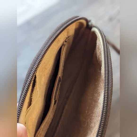 Gucci Vintage Canvas GG Pattern Crossbody Bag - Picture 9 of 16